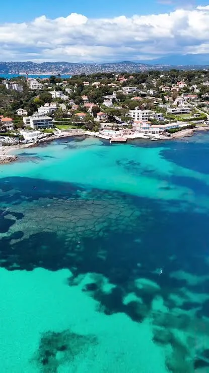 Aerial view of the turquoise waters of the Garoupe at Cap d’Antibes.