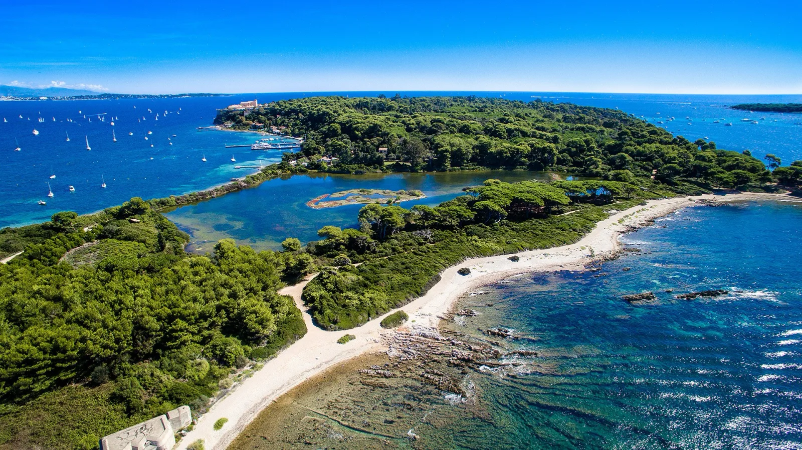 The Batéguier lagoon on the Île Sainte-Marguerite.